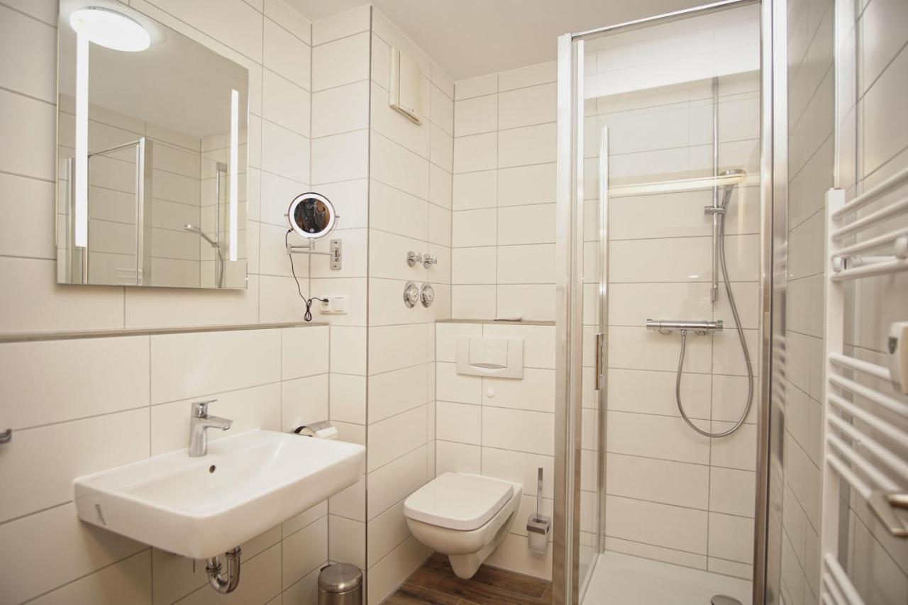 Terrasse, Gratis Nutzung Vom Ahoi Erlebnisbad Und Sauna In Sellin - Villa Karola Fewo 02 Goehren  Buitenkant foto